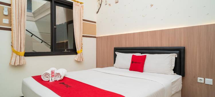 红多兹伊斯兰酒店-近马维尔城市购物中心2号(RedDoorz Syariah Near Marvel City Mall 2)图片