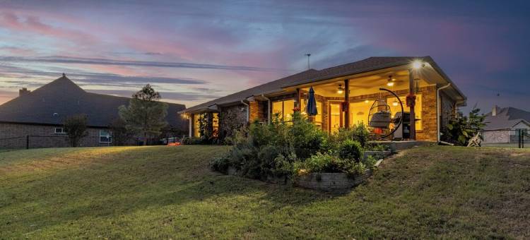 Cozy Lakefront Serenity-Dock & Boatlift, Firepit & Fish图片