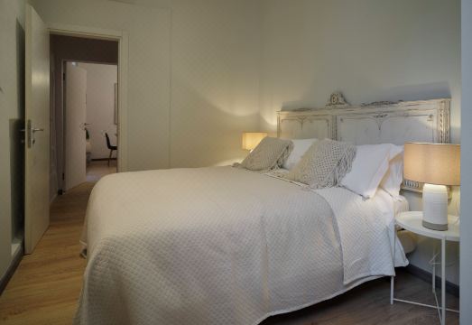 Bright 3-Bedroom Apartment with Patio in Florence Historic Center Near Duomo Hotel Overview