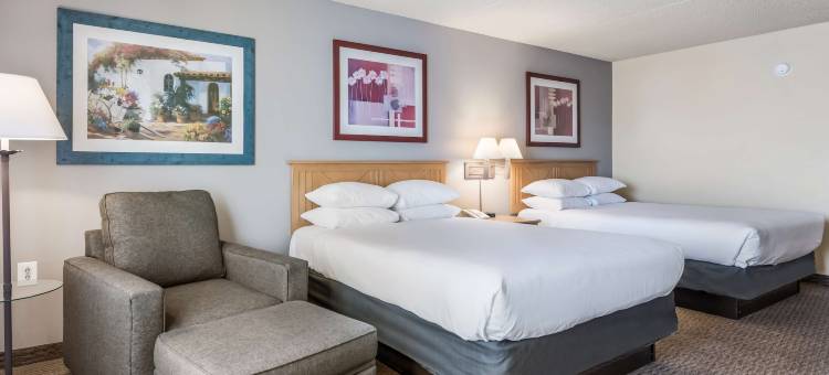 西菲尼克斯古德伊尔红狮套房酒店(Red Lion Inn & Suites Goodyear Phoenix)图片