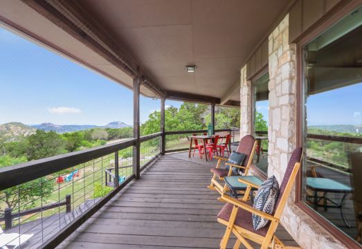 Breathtaking Lake Views and Game Room - Spectacular Canyon Escape Hotel Overview