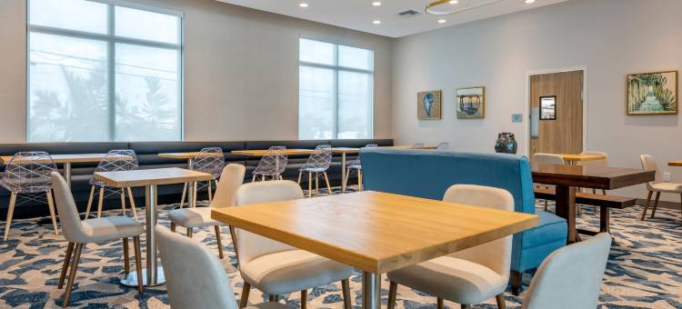 劳德代尔堡海滩坎布里亚酒店(Cambria Hotel Fort Lauderdale Beach)图片