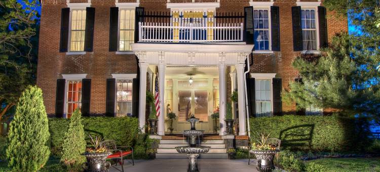 1851 历史枫山庄园民宿(1851 Historic Maple Hill Manor B&B)图片