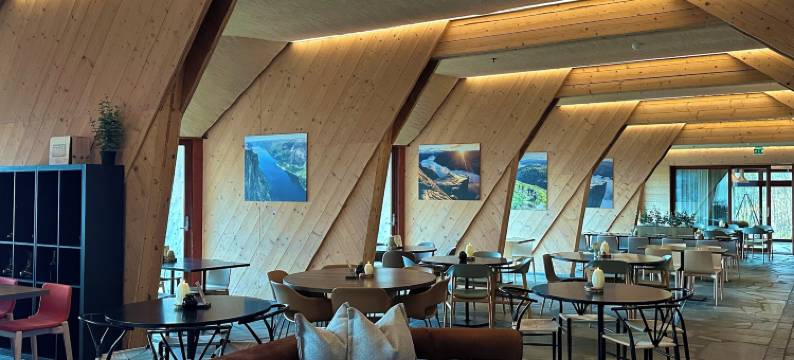 普雷克斯托伦基地营(Preikestolen Hotel & BaseCamp)图片