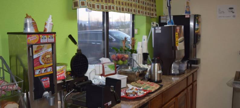 萨吉诺温德姆速8酒店(Super 8 by Wyndham Saginaw)图片