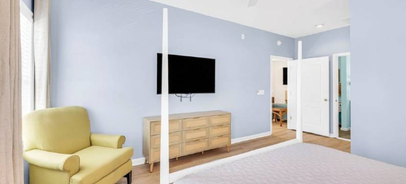 FULLY RENOVATED Oak Island Oasis: 1.5 blocks to beach. Pet & family friendly!图片