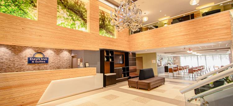 迈尔斯堡戴斯套房酒店-近捷蓝公园(Days Inn & Suites by Wyndham Fort Myers Near JetBlue Park)图片