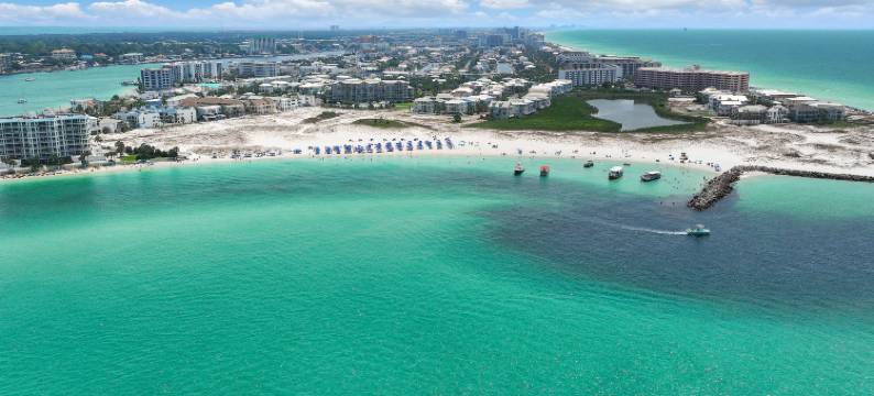 Stunning Shoreline Views and Luxurious Amenities - Exquisite Penthouse Escape图片