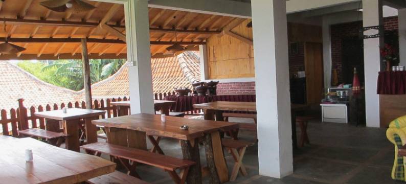 连布尔音粗伊斯兰别墅和餐厅(Lembur Incu Syariah Villa & Resto)图片