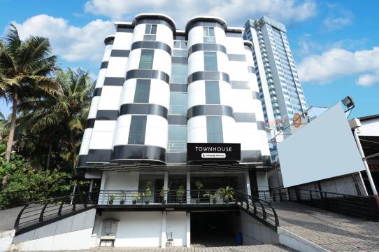 首都 O 10611 伊拉姆马拉巴酒店(Super Townhouse Malabar Illam Kochi)