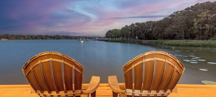 Cozy Lakefront Serenity-Dock & Boatlift, Firepit & Fish图片