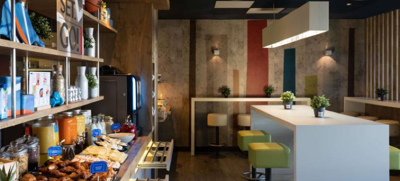 宜必思快捷巴塞罗那维拉德塞斯机场酒店(Ibis Budget Aeropuerto Barcelona Viladecans)图片