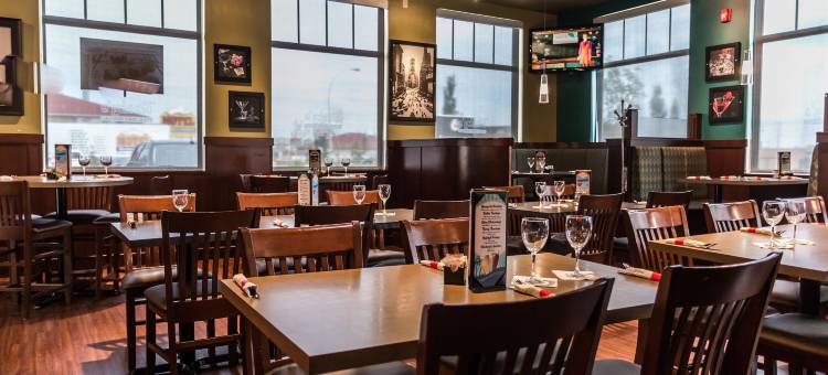 埃德蒙顿机场戴斯套房酒店(Days Inn & Suites by Wyndham Edmonton Airport)图片