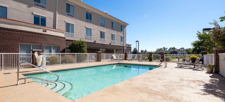 Holiday Inn Express 彭布罗克 by IHG(Holiday Inn Express Pembroke by IHG)图片