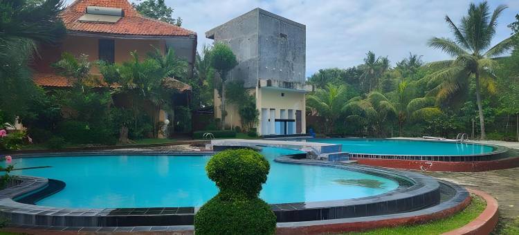 红多兹Plus酒店-近安耶尔图古梅库苏尔(RedDoorz Plus Near Tugu Mercusuar Anyer)图片