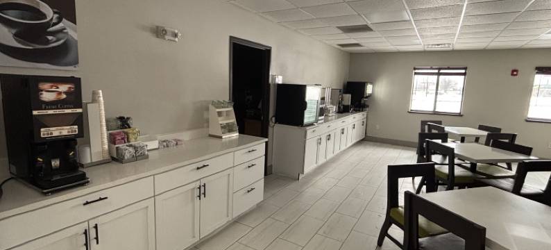 托玛红屋顶旅馆(Red Roof Inn & Suites Tomah)图片