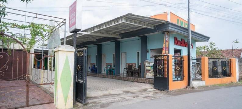 红多兹伊斯兰酒店-近诗都阿佐力宝广场(RedDoorz Syariah Near Lippo Plaza Sidoarjo)图片