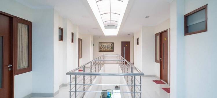 红门加伊斯兰教-近芝勒朋超级购物中心2号(RedDoorz Plus Syariah Near Cirebon Super Block Mall 2)图片