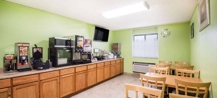 恩波里亚速8酒店(Super 8 by Wyndham Emporia)图片