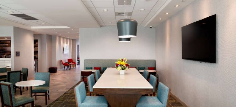 欢朋客栈里弗赛德马奇空军基地(Hampton Inn by Hilton Riverside March Air Reserve Base)图片