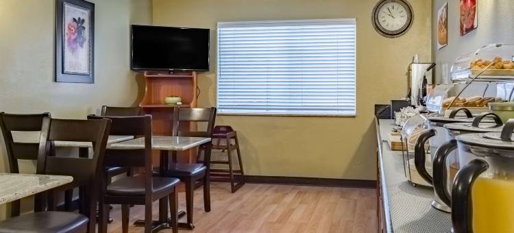 北温哥华凯艺套房酒店(Quality Inn & Suites Vancouver North)图片