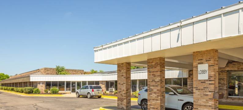 OYO马斯基根莫娜湖酒店(OYO Hotel Mona Lake Muskegon)图片