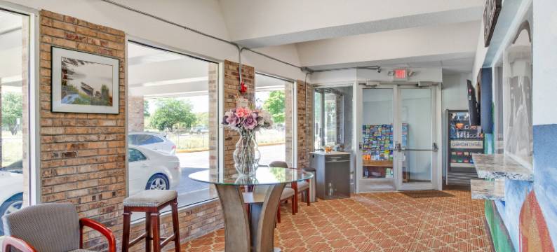 OYO马斯基根莫娜湖酒店(OYO Hotel Mona Lake Muskegon)图片