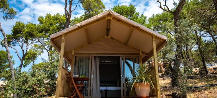 阿雷娜旺99格拉平豪华帐篷(Arena One 99 Glamping)图片