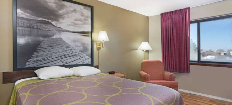 马歇尔速8酒店(Super 8 by Wyndham Marshall MN)图片