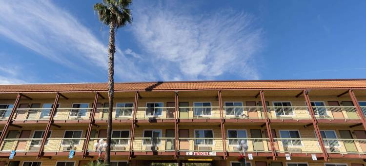 阿纳海姆迪士尼乐园大道速 8 酒店(Super 8 by Wyndham Anaheim/Disneyland Drive)图片