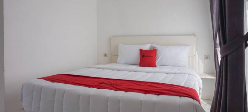 红多兹伊斯兰酒店@拉亚蓬腾巴图(RedDoorz Syariah @ Raya Punten Batu)图片