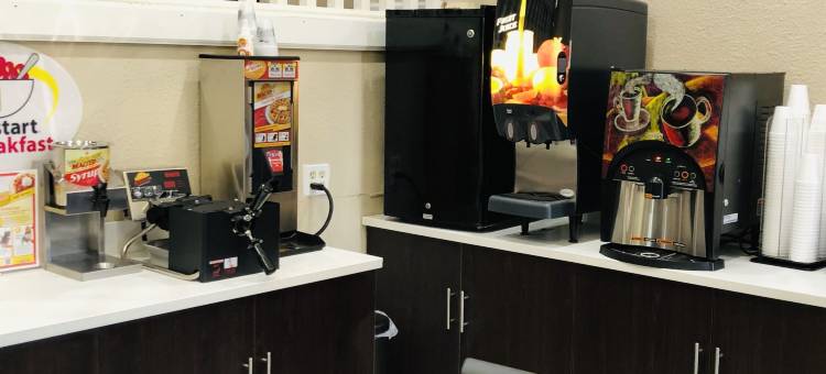 奥马哈西南温德姆速8酒店(The Inn&Suites SW Omaha)图片