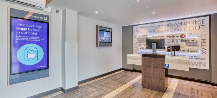 东哈洛教堂兰利普瑞米尔酒店(Premier Inn Harlow East (Church Langley))图片