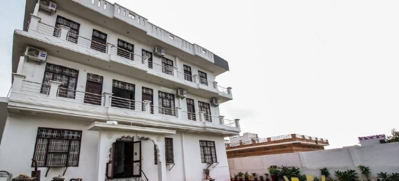 OYO 18272 兰波达尔酒店(Hotel Lambodar)图片