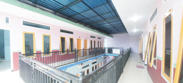 红多兹伊斯兰酒店-近外南梦罗克西购物中心2号(RedDoorz Syariah Near Mall Roxy Banyuwangi 2)图片