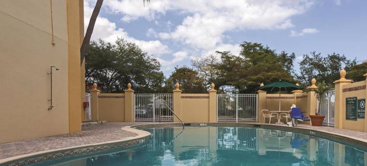 西棕榈滩机场拉昆塔温德姆套房酒店(La Quinta Inn & Suites by Wyndham West Palm Beach Airport)图片