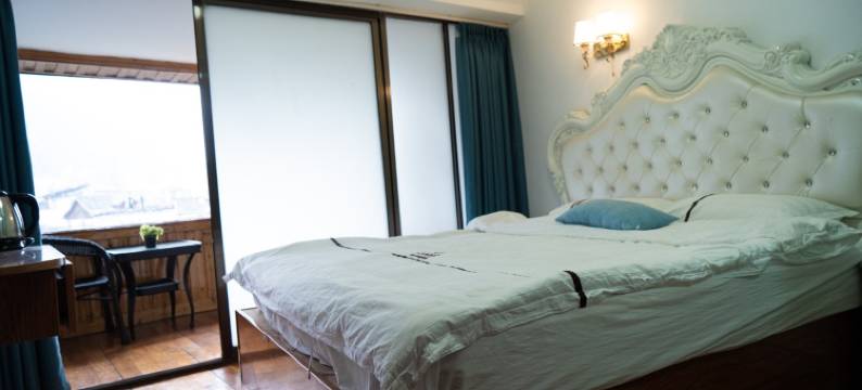 丽江古城与山而栖qi)精品南门民宿(东正街分店)图片