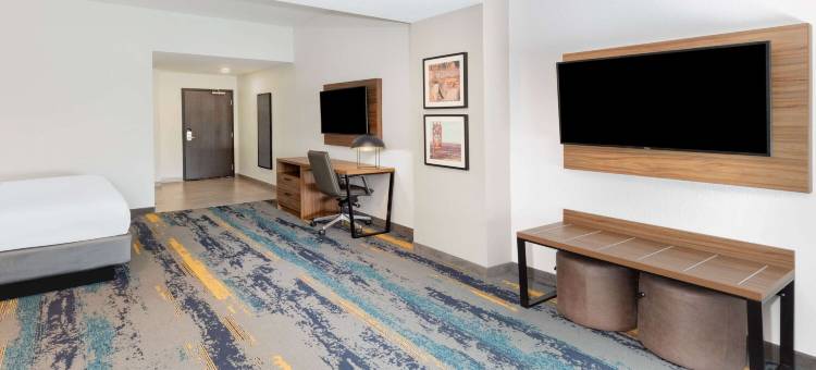 德克萨斯城I-45拉昆塔温德姆套房酒店(La Quinta Inn & Suites by Wyndham Texas City I-45)图片