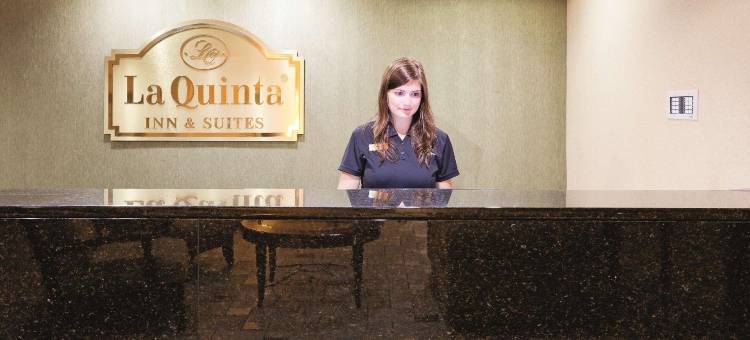 阿普尔顿学院大道拉昆塔温德姆套房酒店(La Quinta Inn & Suites by Wyndham Appleton College Avenue)图片