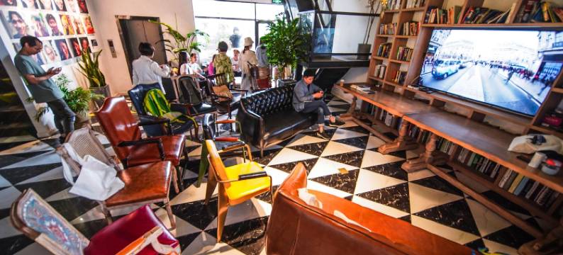 POSHPACKER太古里盖碗茶旅行酒店(成都新南门地铁站店)图片
