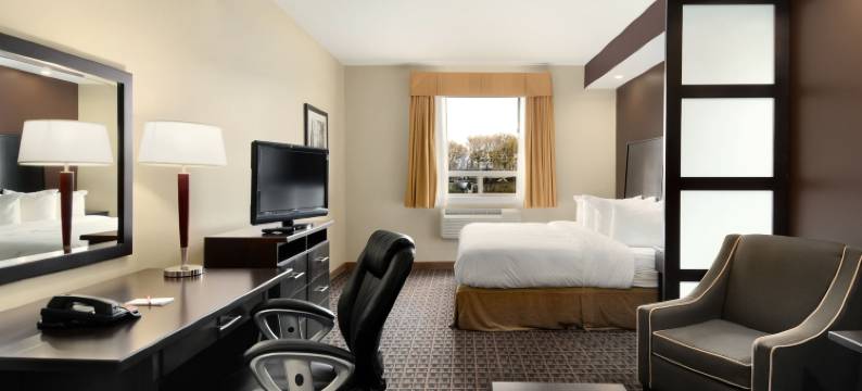 冷湖华美达酒店(Ramada by Wyndham Cold Lake)图片