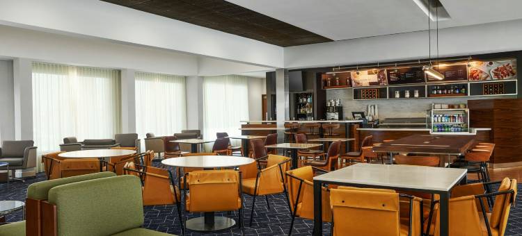 圣路易斯西港广场万怡酒店(Courtyard St. Louis Westport Plaza)图片