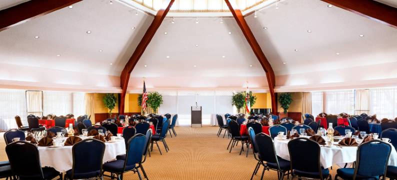 本图拉港福朋喜来登度假酒店(Four Points by Sheraton Ventura Harbor Resort)图片