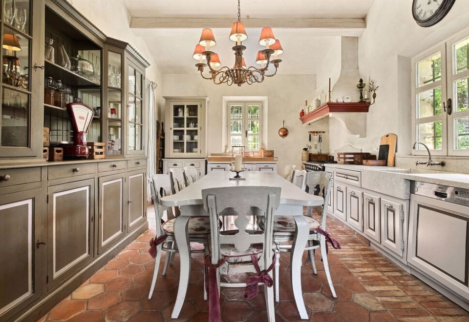 Jewel nested in the middle of the vineyards Hotel Overview