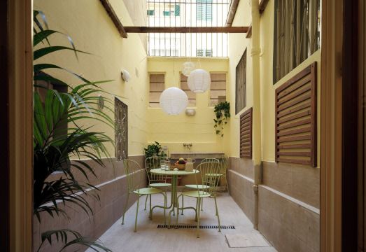 Bright 3-Bedroom Apartment with Patio in Florence Historic Center Near Duomo Hotel Overview