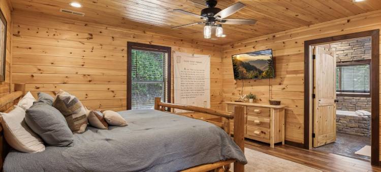 私人15英亩带池塘热水浴缸游戏室(Sharp Hollow by Beyond Expectations W Hot Tub)图片