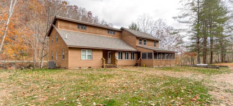 四卧室小屋在狼溪 - 钓鱼，徒步，新河乐趣和霍基周末(4Br Lodge on Wolf Creek - Fishing, Hiking, New River Fun and Hokie Weekends)图片