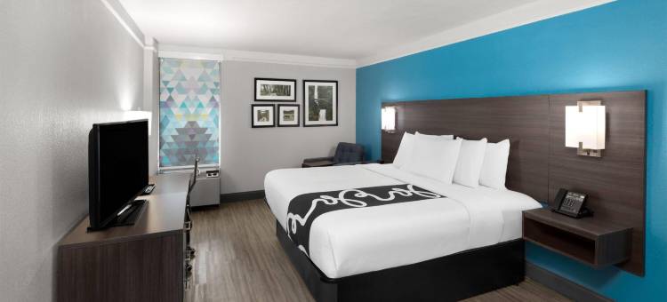 休斯顿斯塔福德舒格兰拉昆塔温德姆套房酒店(La Quinta Inn & Suites by Wyndham Houston Stafford Sugarland)图片