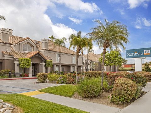 查茨沃斯索尼斯塔ES套房酒店