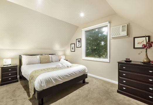 Briars Cottage - DaylesfordHotel Overview